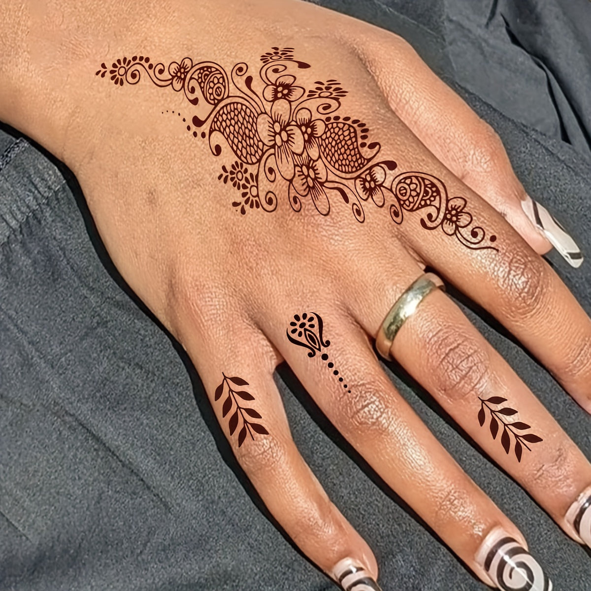 Temporary Tattoos
1pc Travel Vacation Retro Red Brown Lace Foot Back Hand Waterproof Holiday Party Tattoo Stickers
