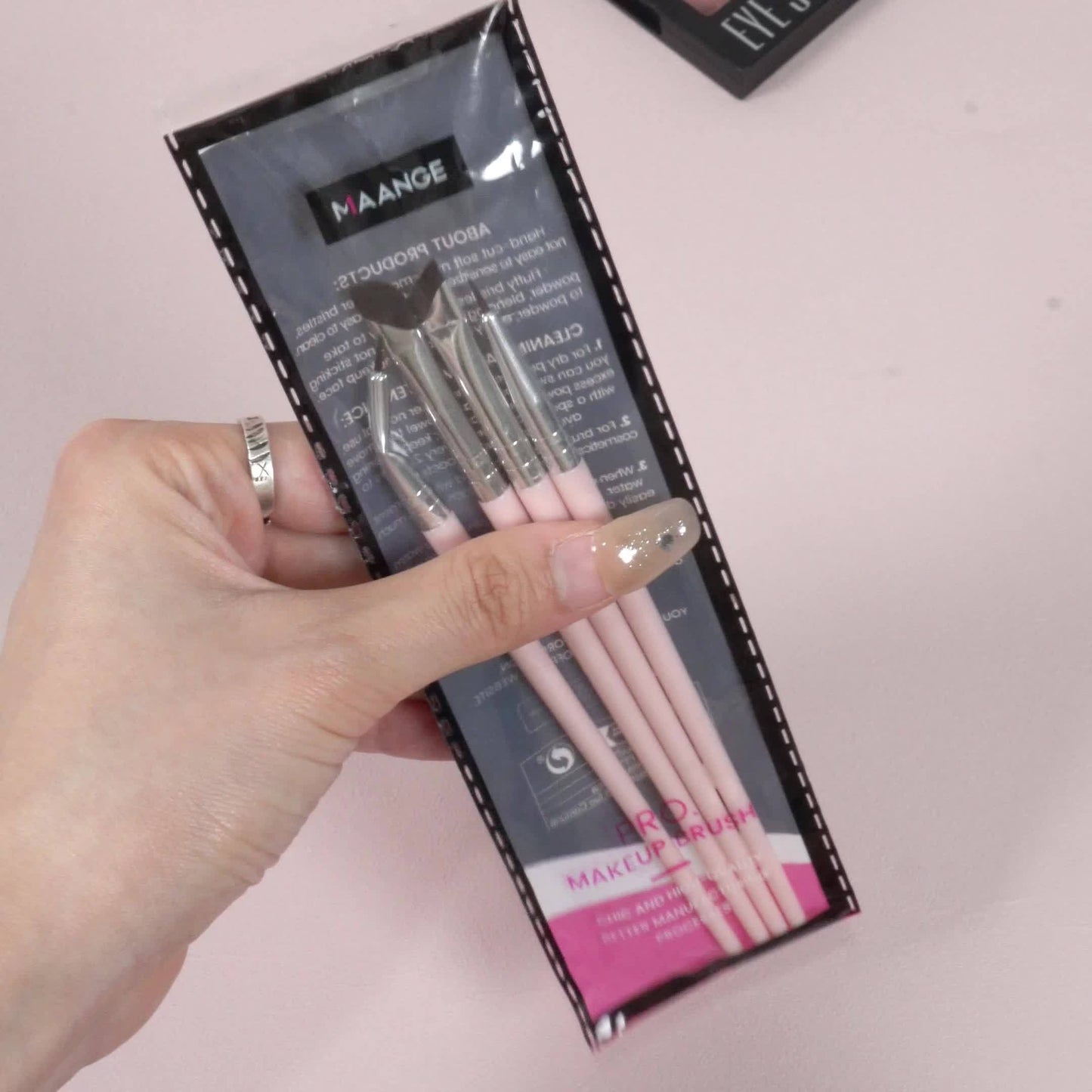False Eyelashes
Eye Makeup Brush Set, 4pcs Professional Mix Eyeshadow Makeup Brushes, Suitable For Concealing, Brow Drawing & Eyeliner, Various Eye Makeup Brushes Are Great For Beginners And Artists, Portable For Travel