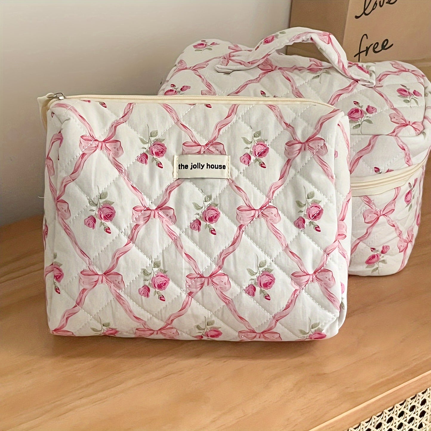 Makeup bags & Storage
Jolly House Quilted Bow And Flower Makeup Bags - Cotton, Gender: Female, Waterproof: No, Low Allergenic