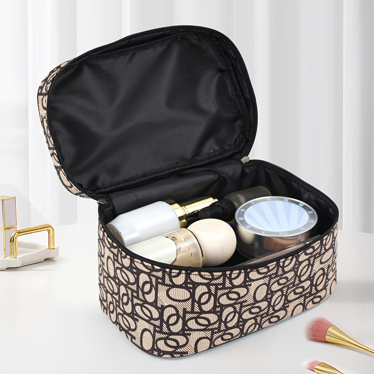 Makeup bags & Storage
Waterproof Faux Leather Cosmetic Bag, Unisex-adult Travel Makeup Organizer, Portable and Durable Unscented Beauty Case with Handle