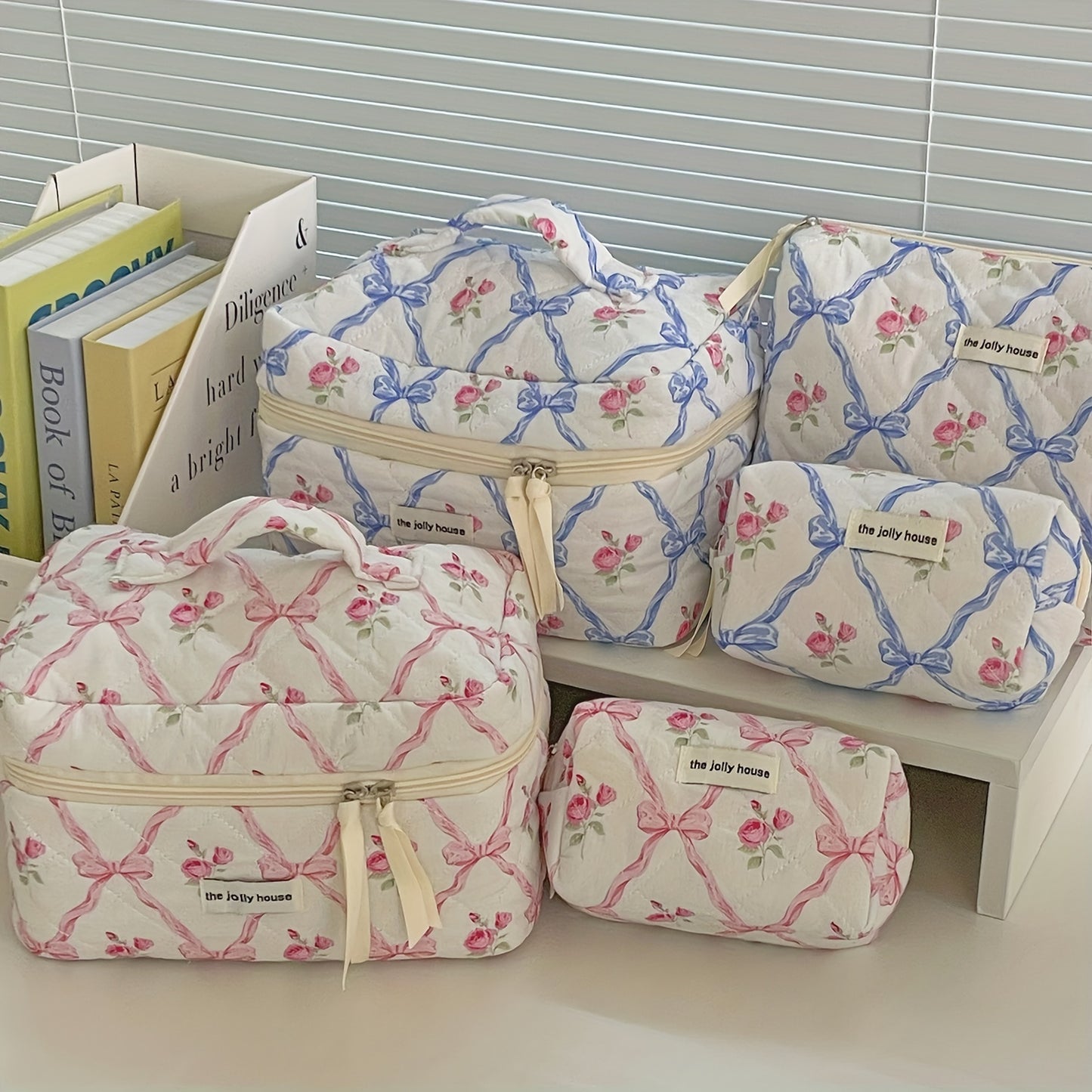 Makeup bags & Storage
Jolly House Quilted Bow And Flower Makeup Bags - Cotton, Gender: Female, Waterproof: No, Low Allergenic