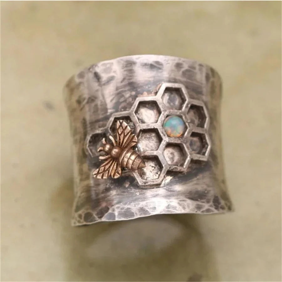 Luxury  Rings New Retro Dragonfly Ring Moonstone Magpie Bee Animal Flower Men's And Women's Luxurious Wedding Banquet Lovely Thai Jewelry