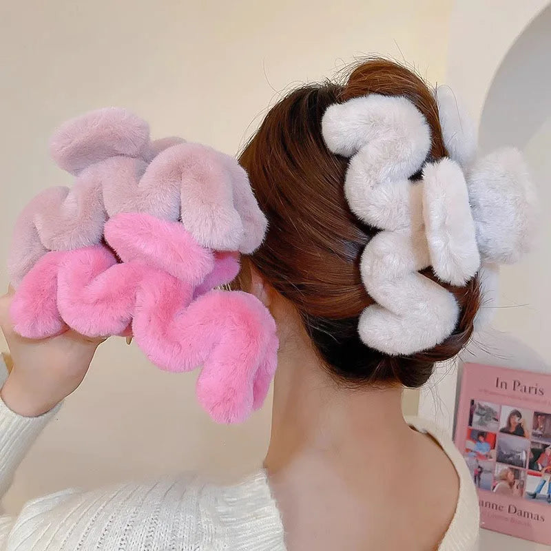 Elegant Look New Plush Hair Claw Women Elegant Acrylic Hairpins Faux Fur Hair Clip Barrette Crab Headwear for Girls Hair Accessories