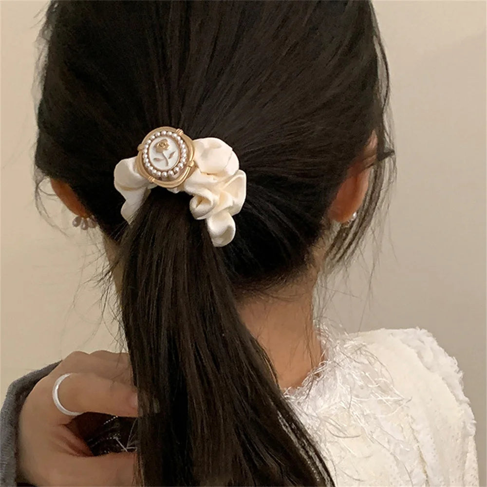 Elegant Look Luxury Brand Design Camellia Hair Tie Hair Band Fashion Rose Flower Rubber Band Headdress Ponytail Hair Accessories