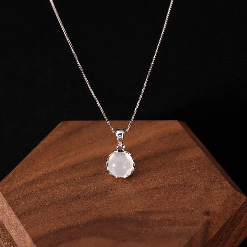 Necklaces Women New Luxury White Round Moonstone Pendant Necklaces Women Fashion Jewelry Choker Clavicle Chain Short Charm Necklace