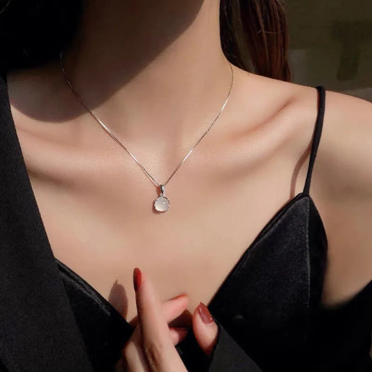 Necklaces Women New Luxury White Round Moonstone Pendant Necklaces Women Fashion Jewelry Choker Clavicle Chain Short Charm Necklace