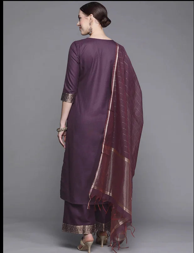 India and Pakistan Clothing 
Traditional Indian clothing with a 3-piece side cover and a medium length cotton blend set