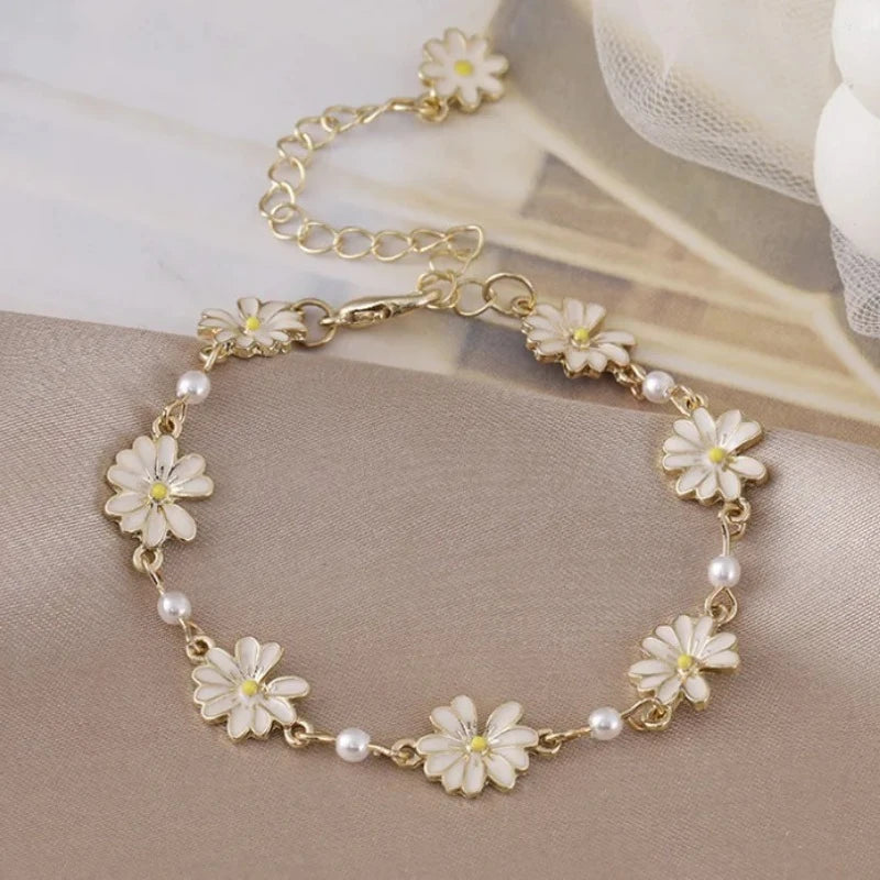 Bracelets Luxury Woman New Korean Fashion Yellow Daisy Flower Bracelets for Women Charm Gold Color Pearl Beaded Chains Bangles Luxury Jewelry Girl Gift