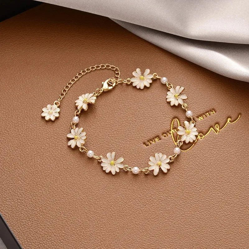 Bracelets Luxury Woman New Korean Fashion Yellow Daisy Flower Bracelets for Women Charm Gold Color Pearl Beaded Chains Bangles Luxury Jewelry Girl Gift