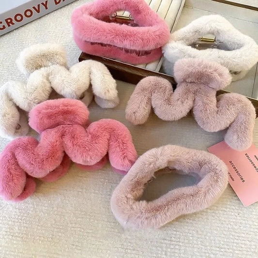 Elegant Look New Plush Hair Claw Women Elegant Acrylic Hairpins Faux Fur Hair Clip Barrette Crab Headwear for Girls Hair Accessories