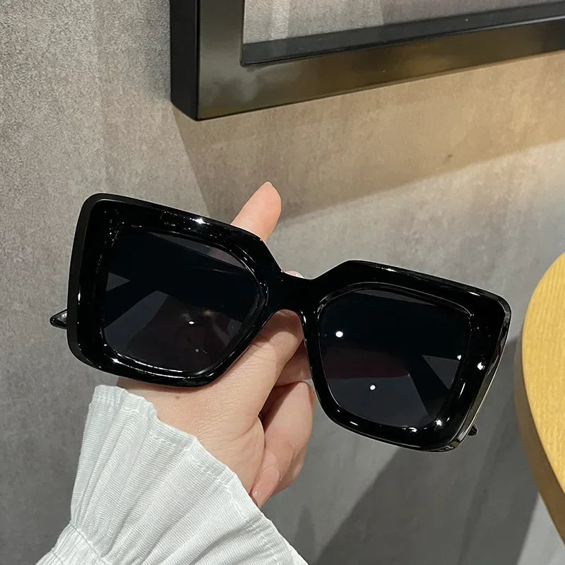 Women's Sunglasses Fashion Vintage Large Frame Sunglasses Trendy Black Sunglasses for Men Women's Shades Sunglasses Travel UV400 Eye Protection