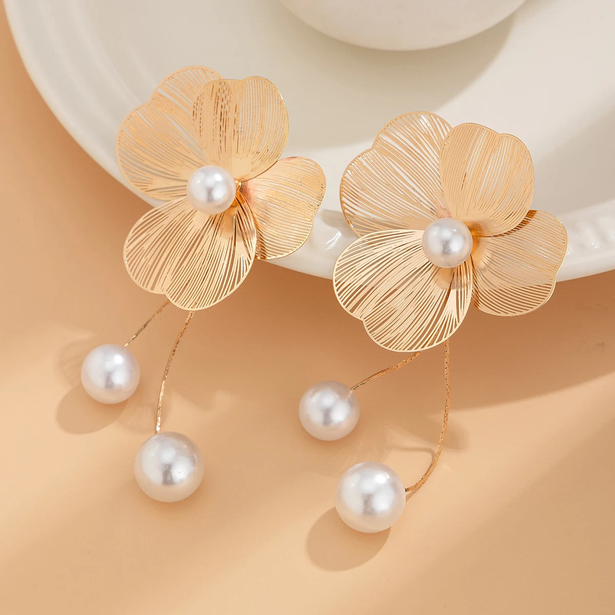 Earring  Romantic Flower Petal Long Tassel Drop Earrings for Women 2024 Trend Imitation Pearl Hanging Piercing Earrings Wed Jewelry Gift