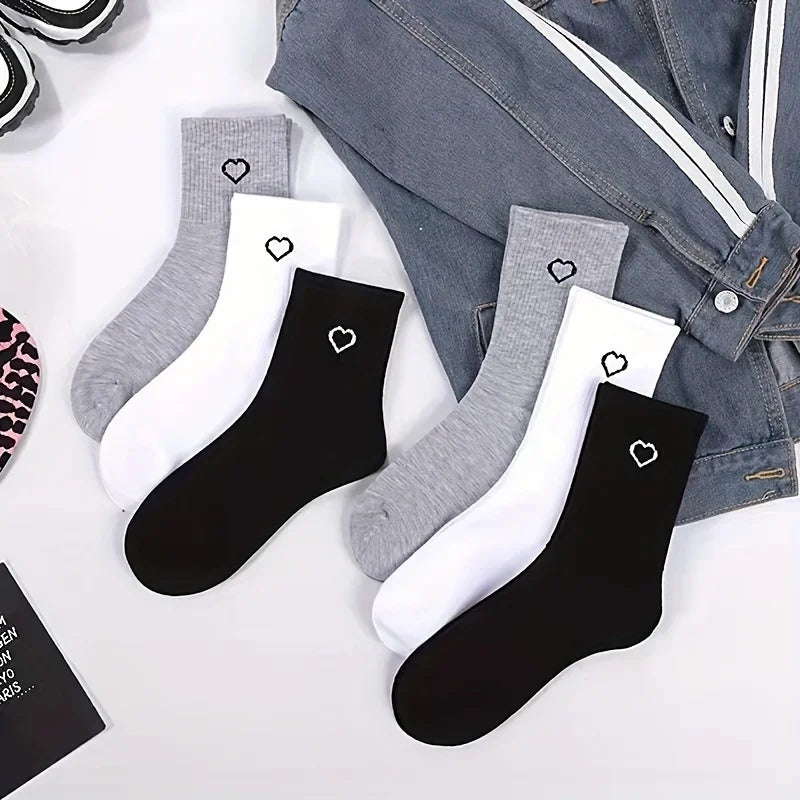 Stockings 
3 Pairs of High-Quality Soft and Comfortable Black-and-White Love Pattern Ladies Simple Casual Street Skateboard Stockings