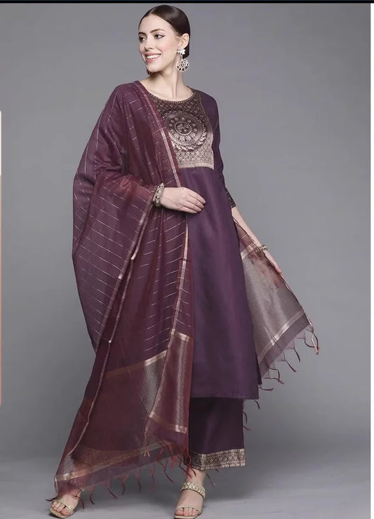 India and Pakistan Clothing 
Traditional Indian clothing with a 3-piece side cover and a medium length cotton blend set