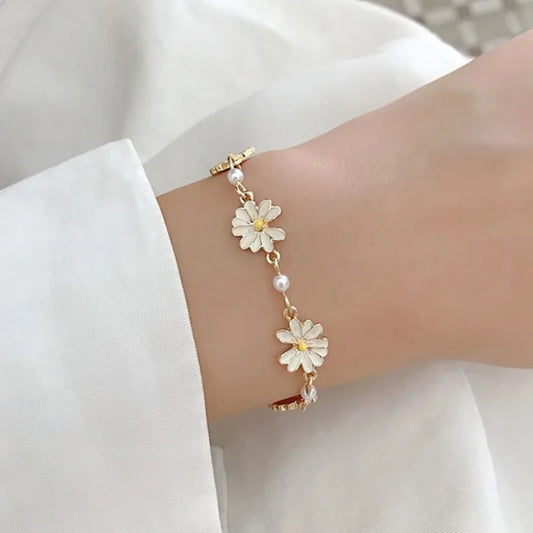 Bracelets Luxury Woman New Korean Fashion Yellow Daisy Flower Bracelets for Women Charm Gold Color Pearl Beaded Chains Bangles Luxury Jewelry Girl Gift