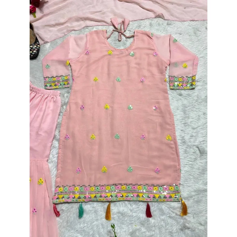 India and Pakistan Clothing 
Pink Salwar Kameez Embroidered Decoration Retro Traditional Pakistan Set