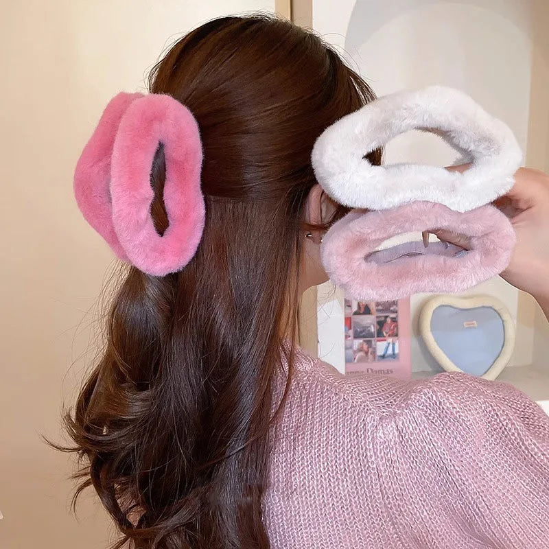 Elegant Look New Plush Hair Claw Women Elegant Acrylic Hairpins Faux Fur Hair Clip Barrette Crab Headwear for Girls Hair Accessories