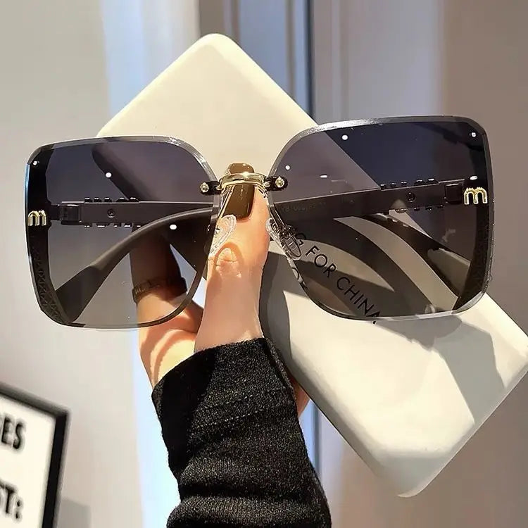 Women's Sunglasses New Fashion Cool Sunglasses Women Luxury Brand Letters Anti Strong Light Vintage Rimless Sun Glasses Ladies Gafas UV400