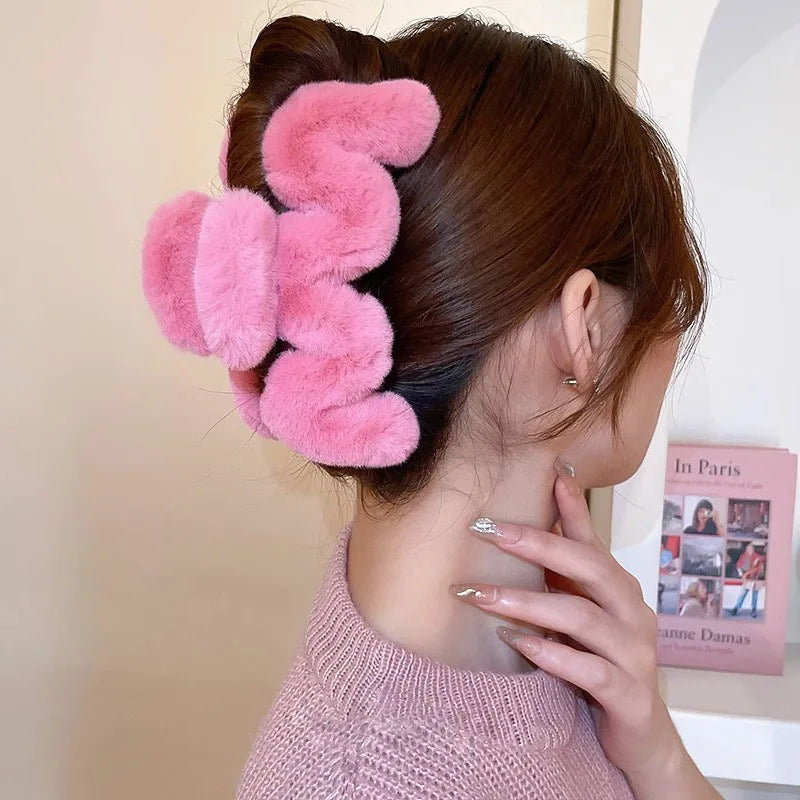 Elegant Look New Plush Hair Claw Women Elegant Acrylic Hairpins Faux Fur Hair Clip Barrette Crab Headwear for Girls Hair Accessories