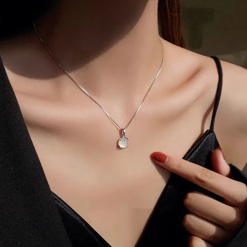 Necklaces Women New Luxury White Round Moonstone Pendant Necklaces Women Fashion Jewelry Choker Clavicle Chain Short Charm Necklace