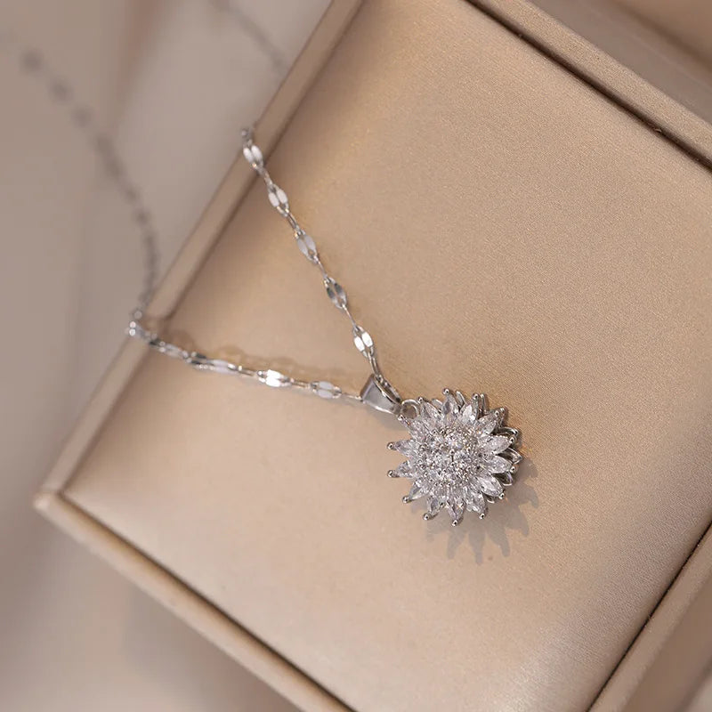 Necklaces Women New Light Luxury Style Women's Necklace Rotatable Zircon Sunflower Sunflower Creative Pendant Necklace Holiday Birthday Gift