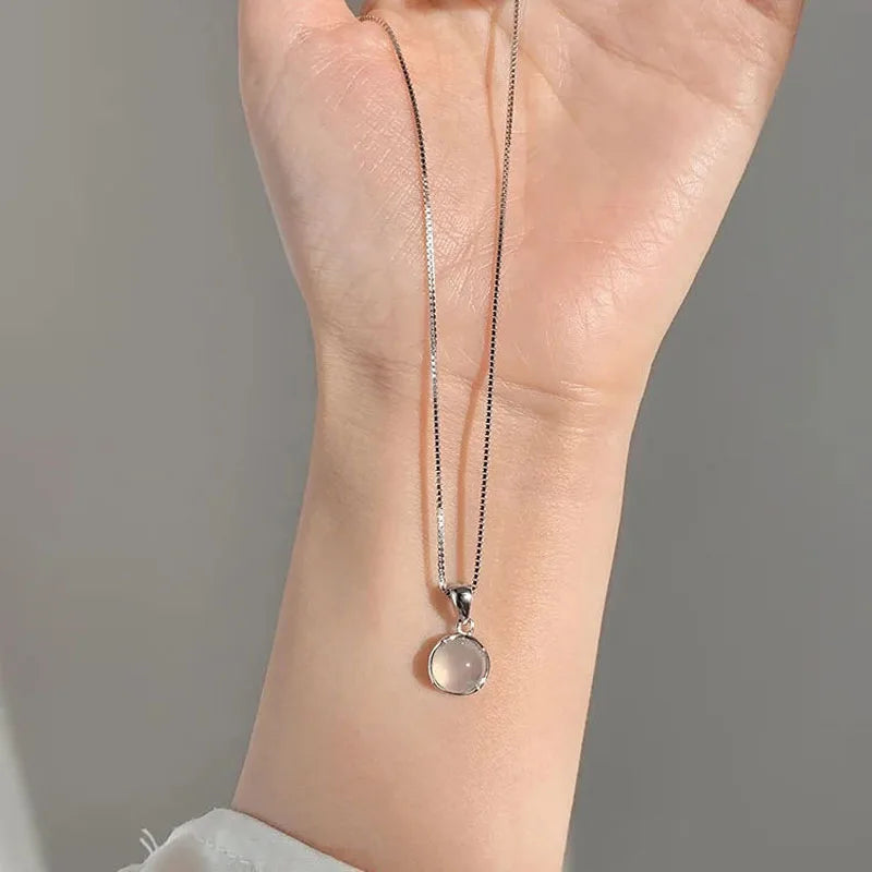 Necklaces Women New Luxury White Round Moonstone Pendant Necklaces Women Fashion Jewelry Choker Clavicle Chain Short Charm Necklace